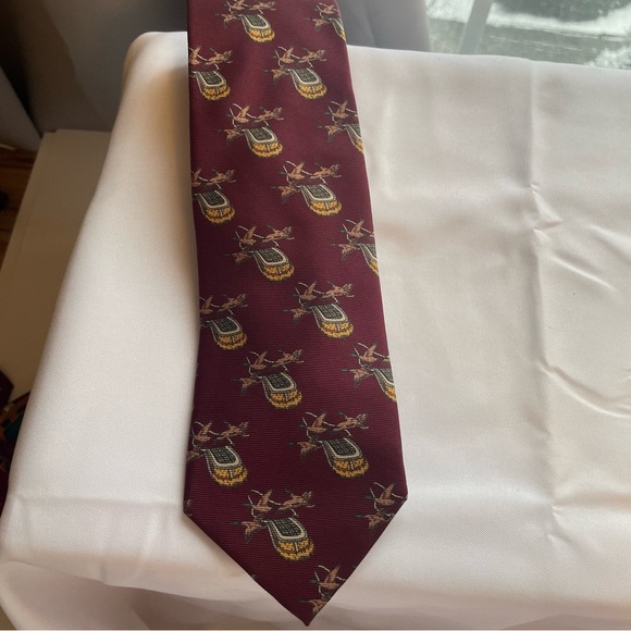 Lands' End Maroon Ducks & Saddles Men's Silk Neck Tie 57" Long x 3.5" W (D718) - Picture 1 of 3
